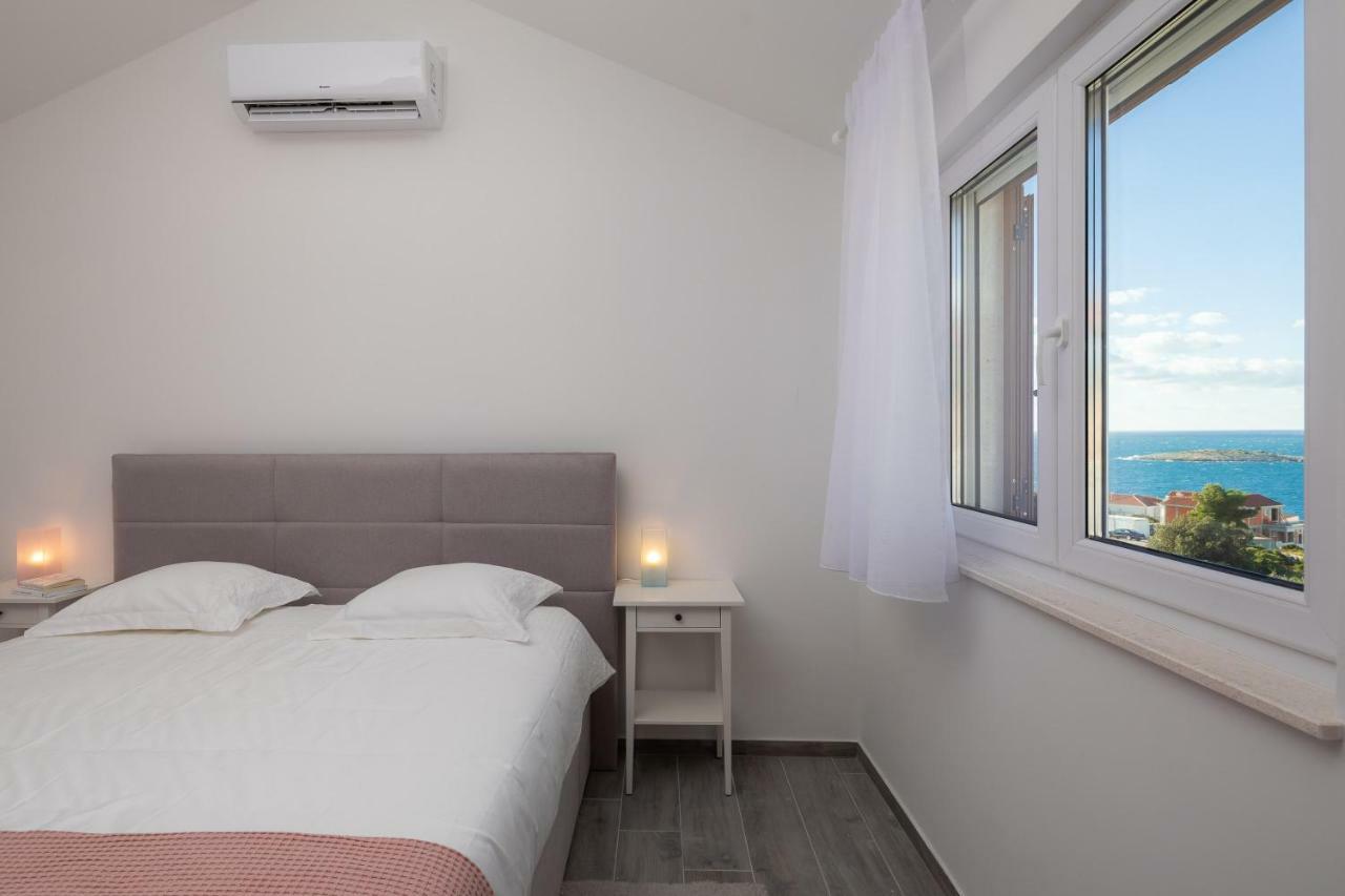Villa Diomedes With The Sea View And The Pool Rogoznica  Extérieur photo